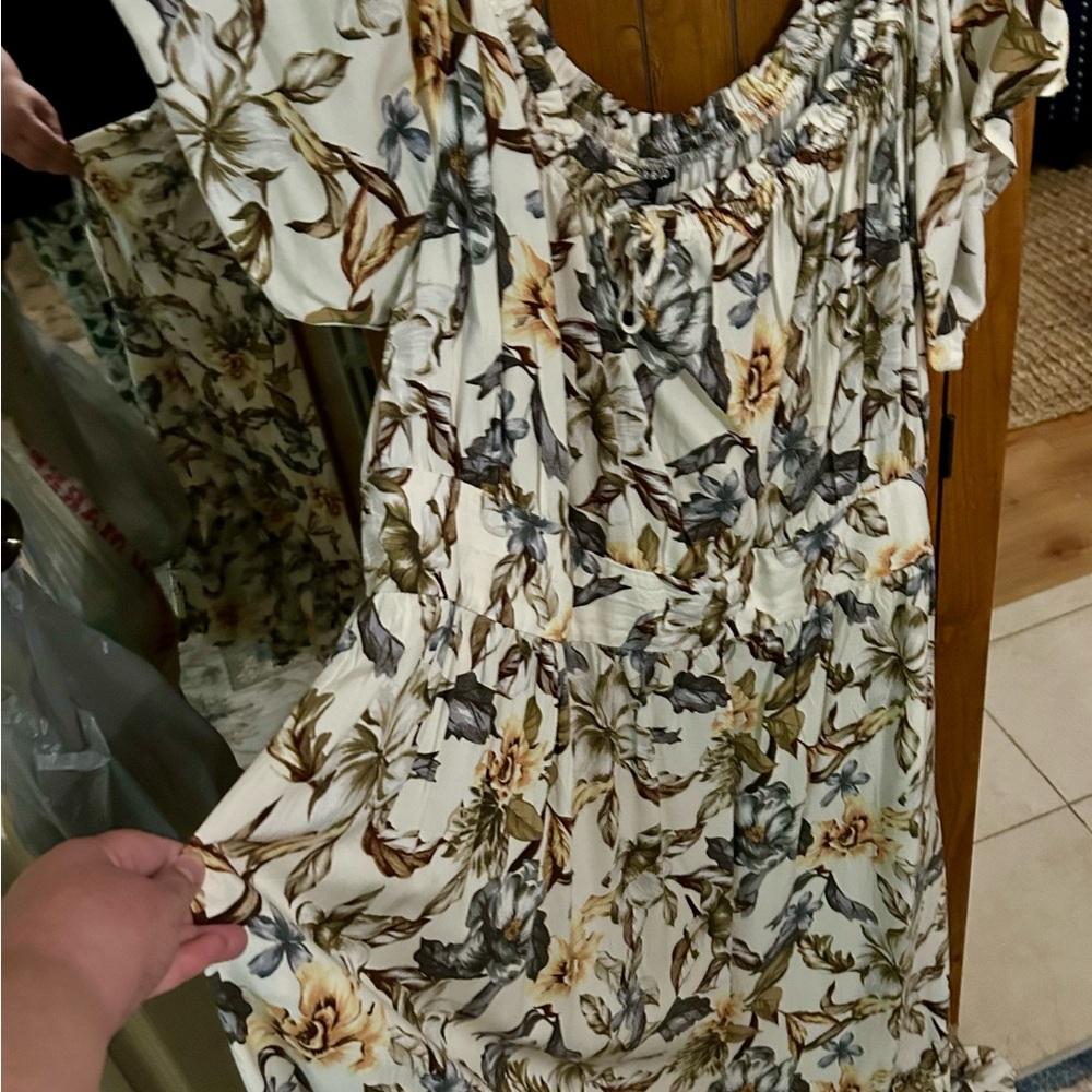 Elegant Floral Maxi Dress in Cream and Gray